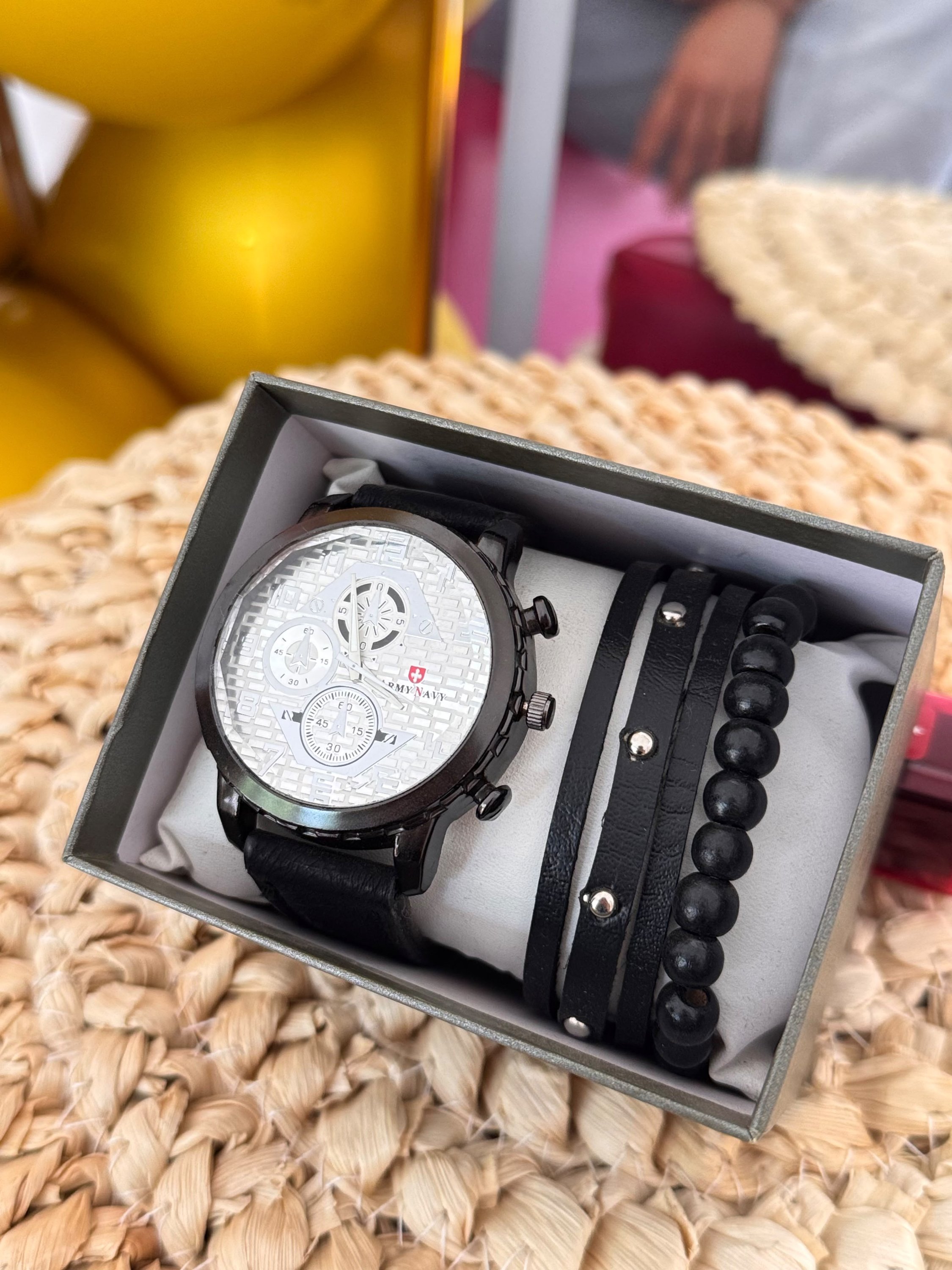 Set de Reloj + Pulseras